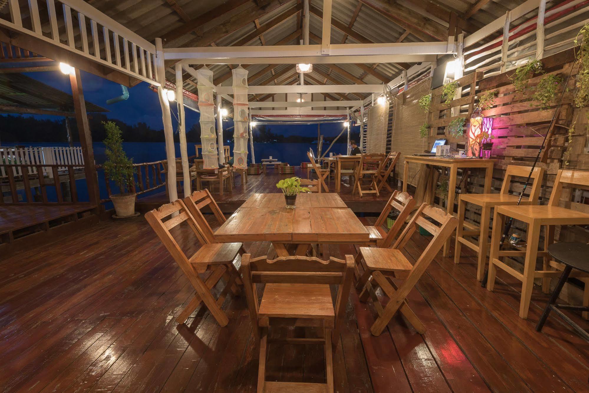 Sincere Hostel Bar And Bistro Ko Lanta Kültér fotó