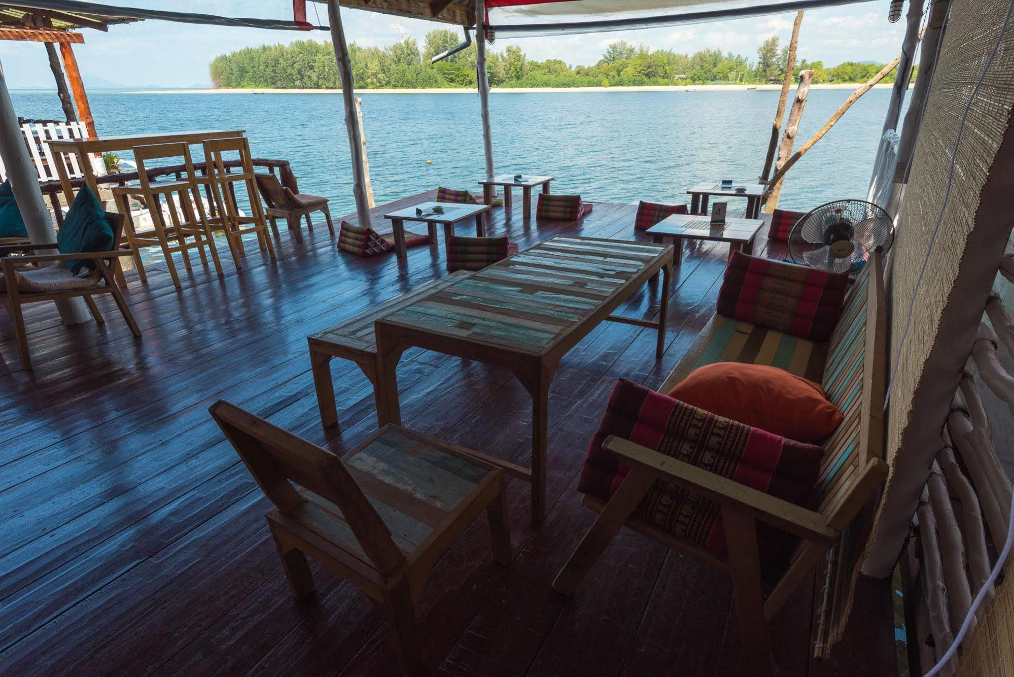 Sincere Hostel Bar And Bistro Ko Lanta Kültér fotó